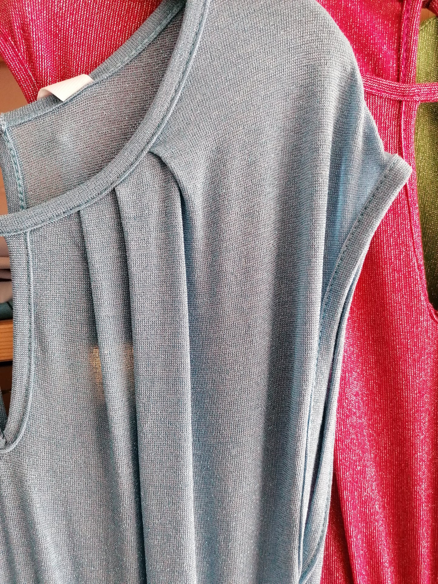 Abito in lurex doppio spacco e shorts