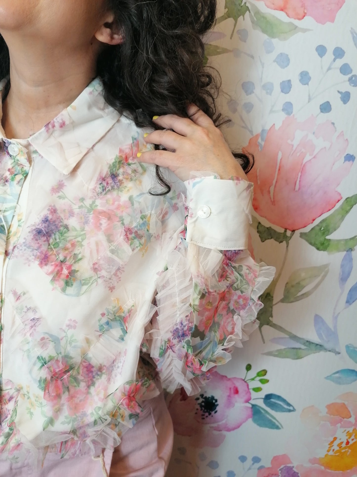 Camicia floreale volant