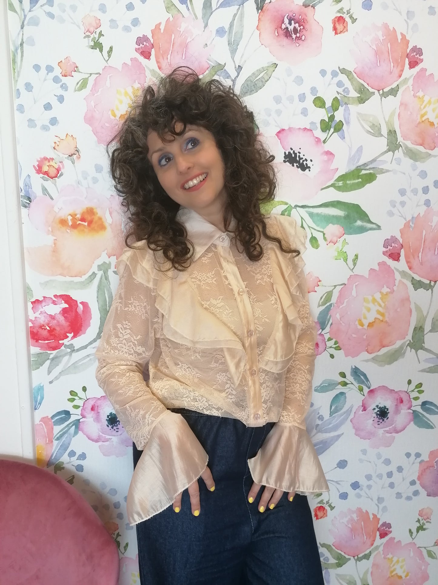 Camicia in pizzo con polsini a campana