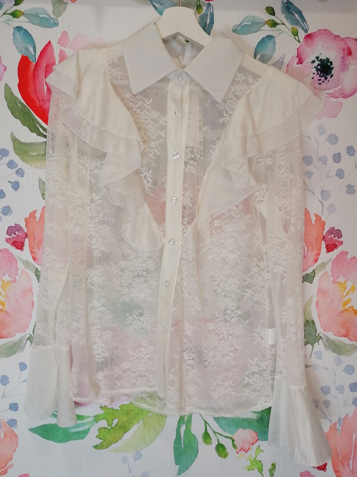 Camicia in pizzo con polsini a campana