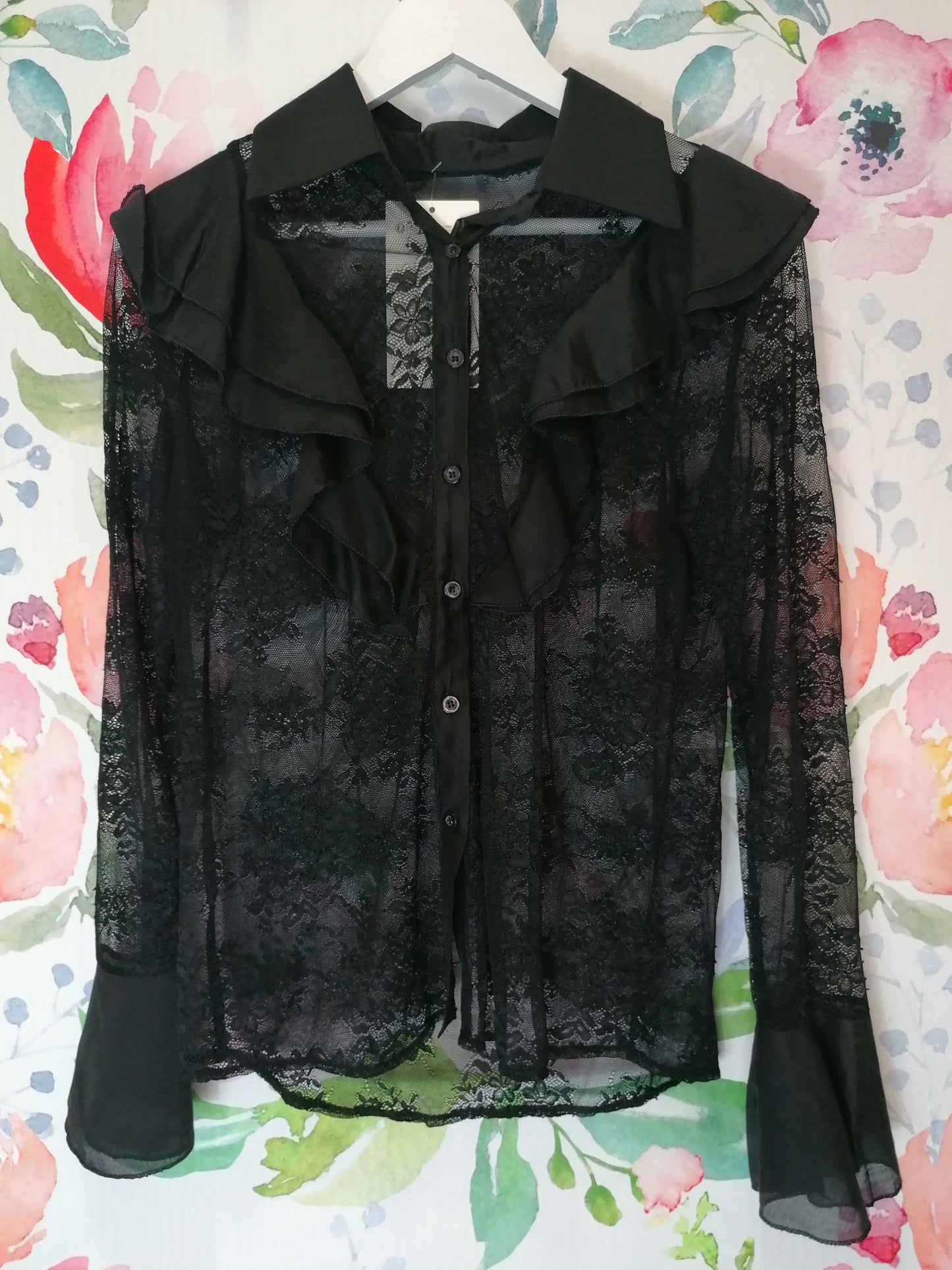 Camicia in pizzo con polsini a campana