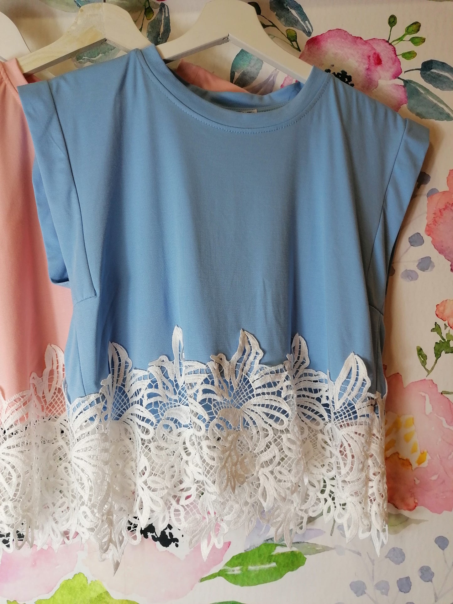 T-shirt con applicazione pizzo
