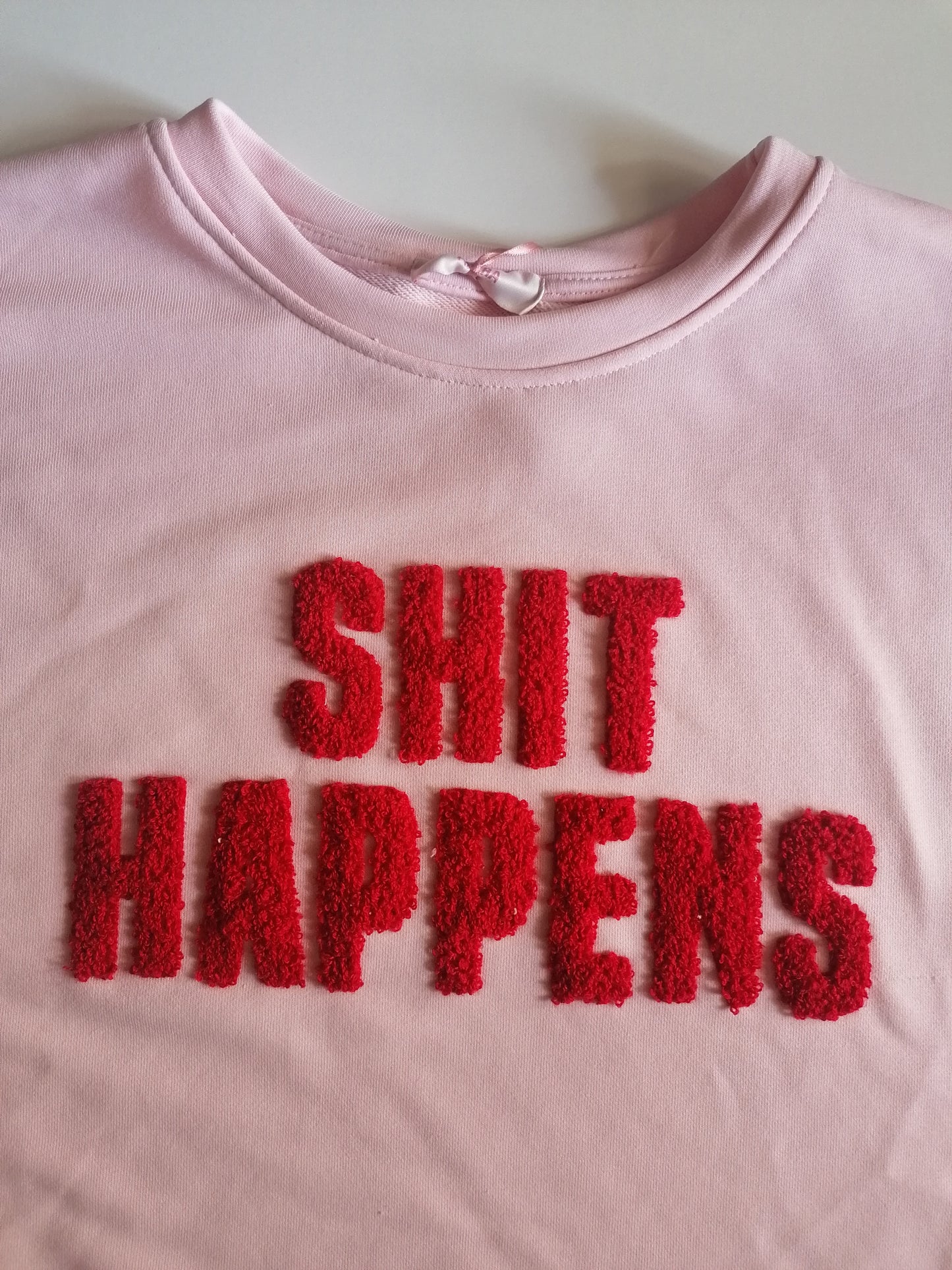 Felpa garzata maniche corte SHIT HAPPENS