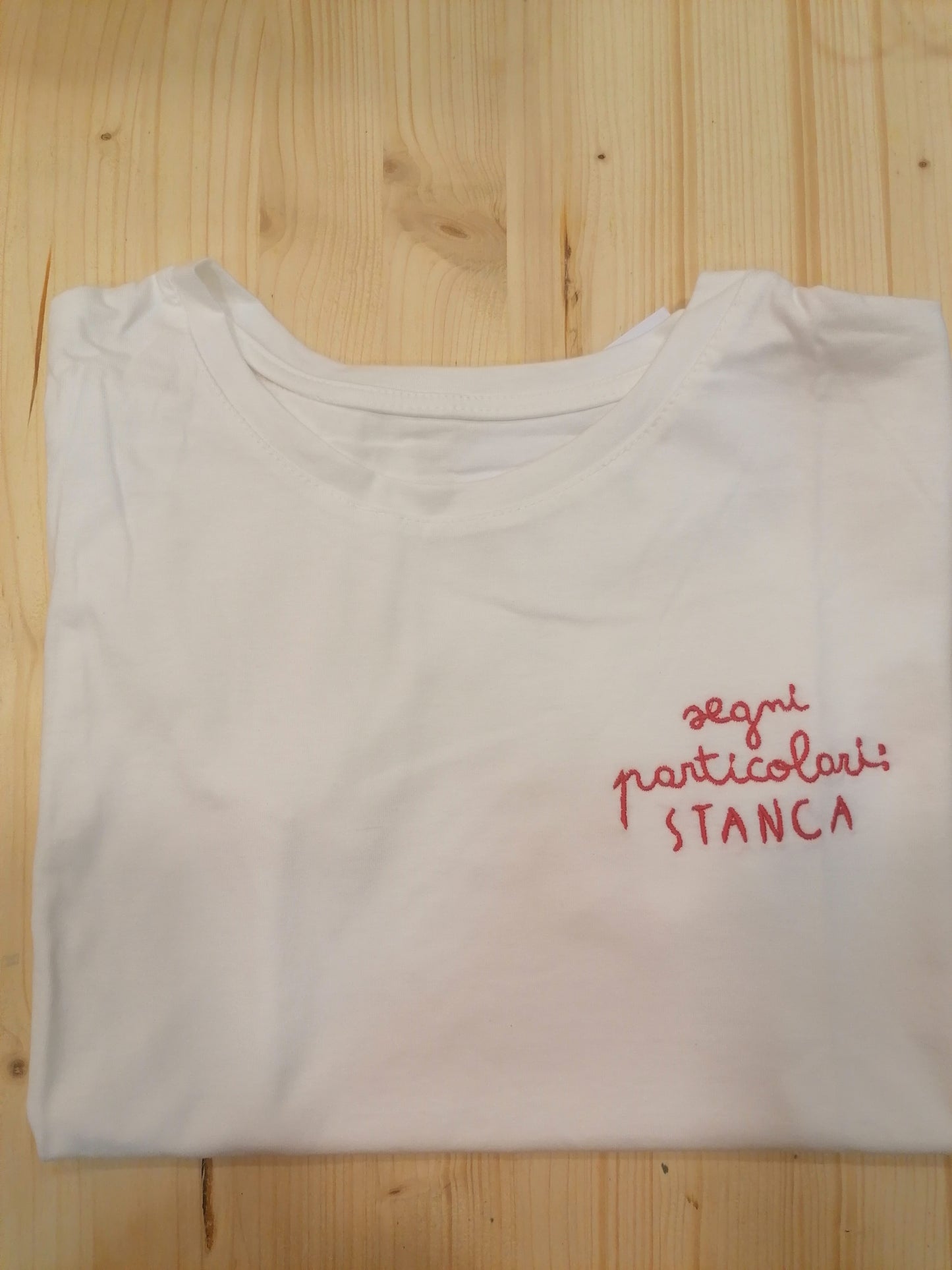 T-shirt "segni particolari stanca"