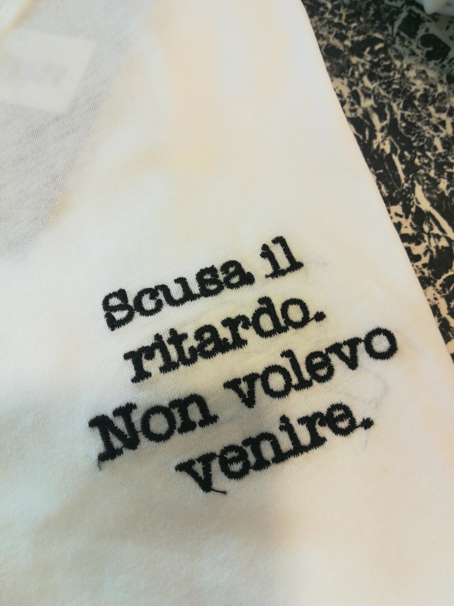 T-shirt "scusa il ritardo non volevo venire"