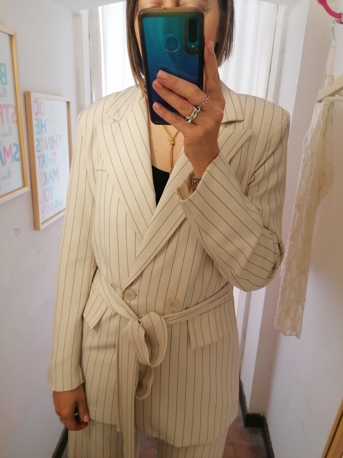 Completo elegante rigato blazer + pantalone palazzo burro