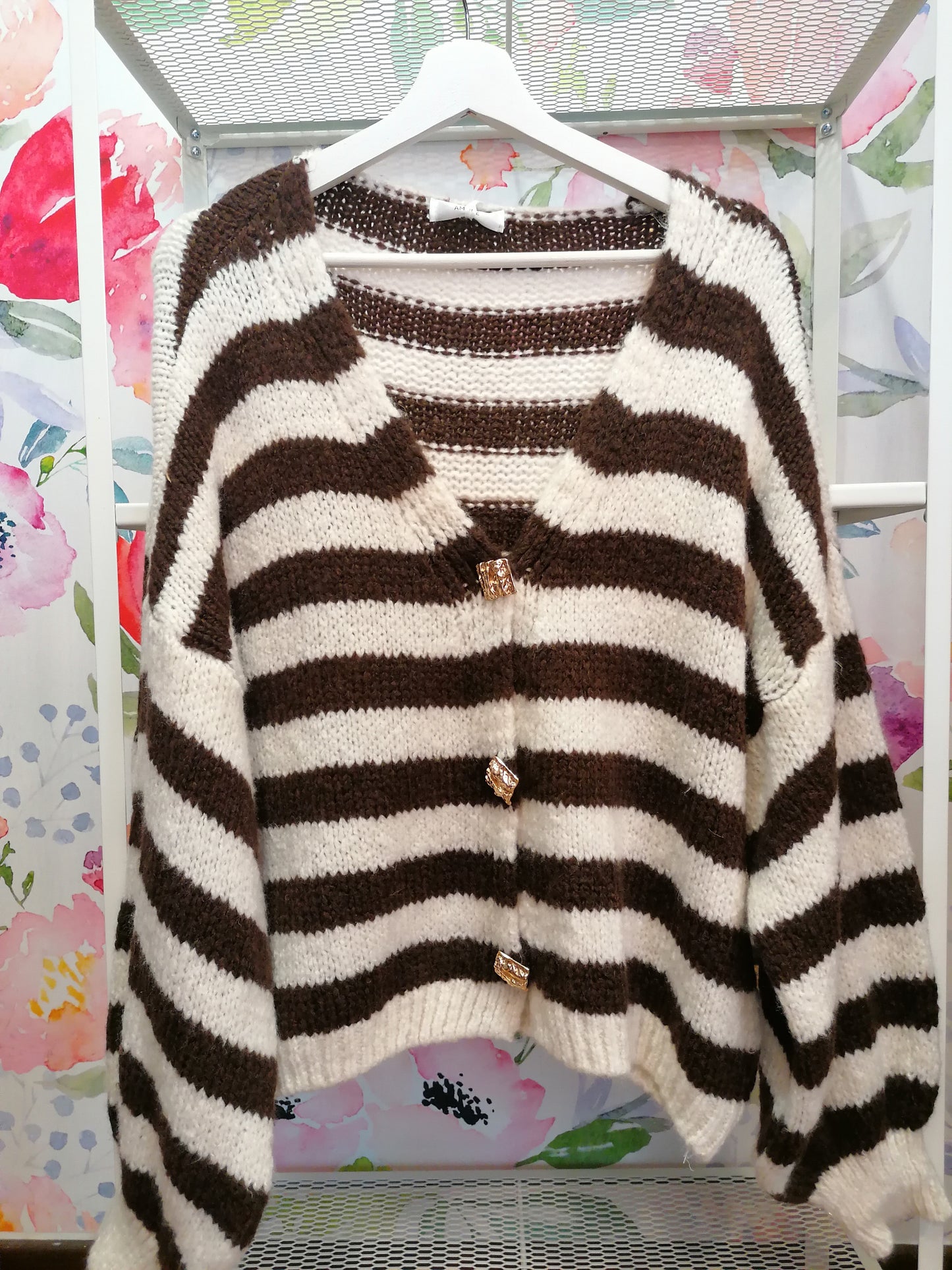 Cardigan a righe con spille dorate