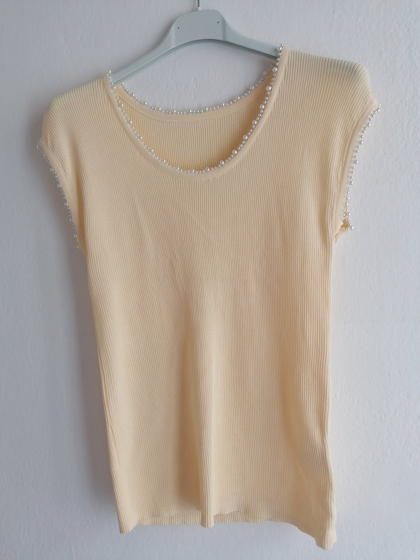 T-shirt riga di perline