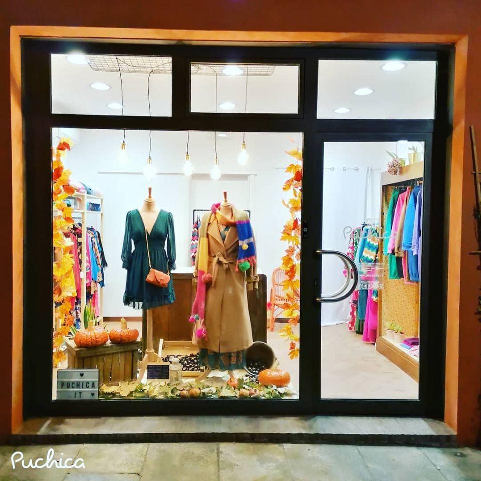 Puchica inaugura la sua vetrina in via Piave 24 a Fabbrico (RE)