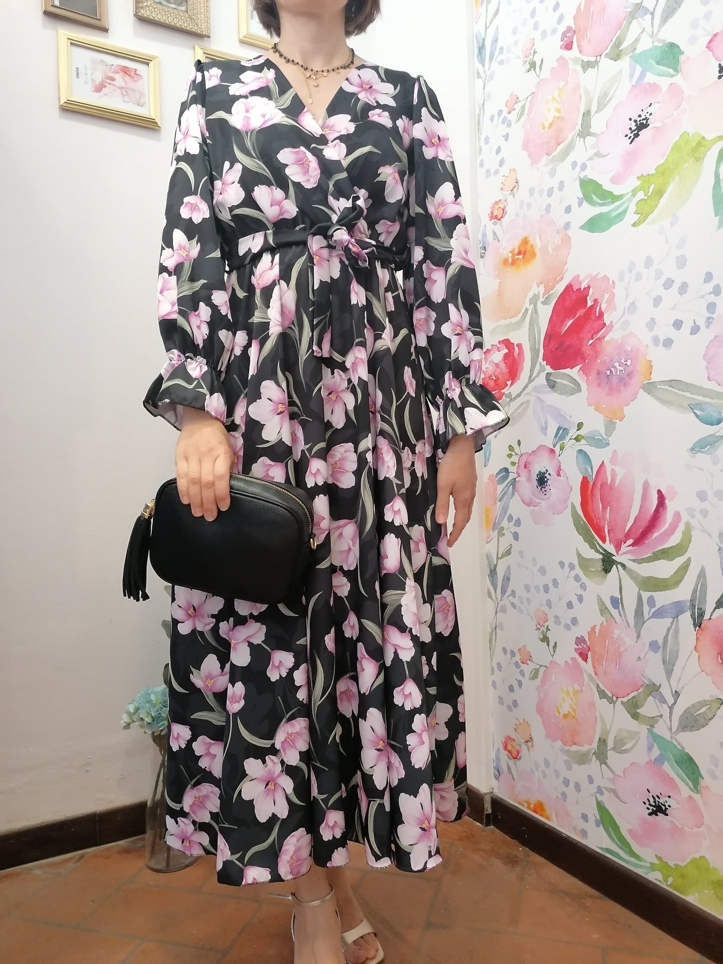 Abito floreale scollo a portafoglio NERO con fiori lilla