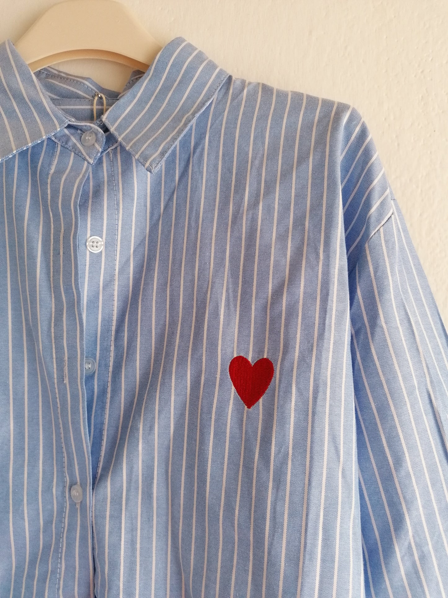Camicia righe cuore ricamato