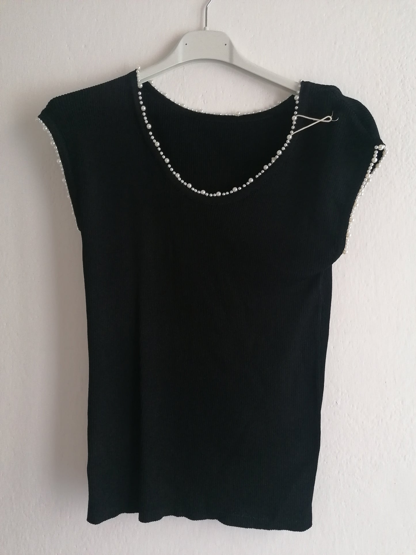 T-shirt riga di perline