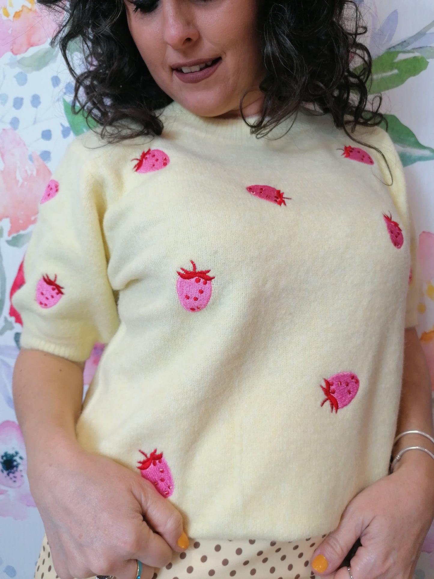 Maglioncino maniche corte con fragole - giallo