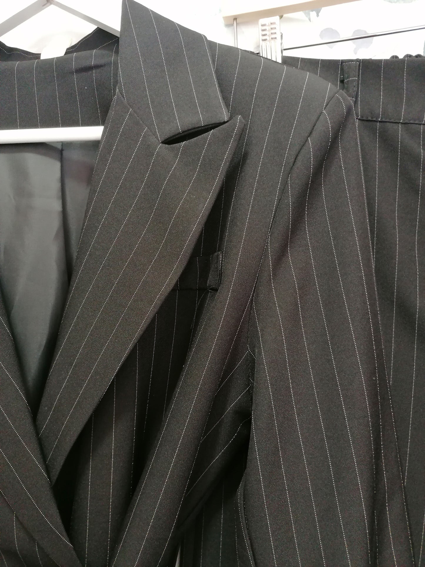 Completo elegante rigato blazer + pantalone palazzo nero