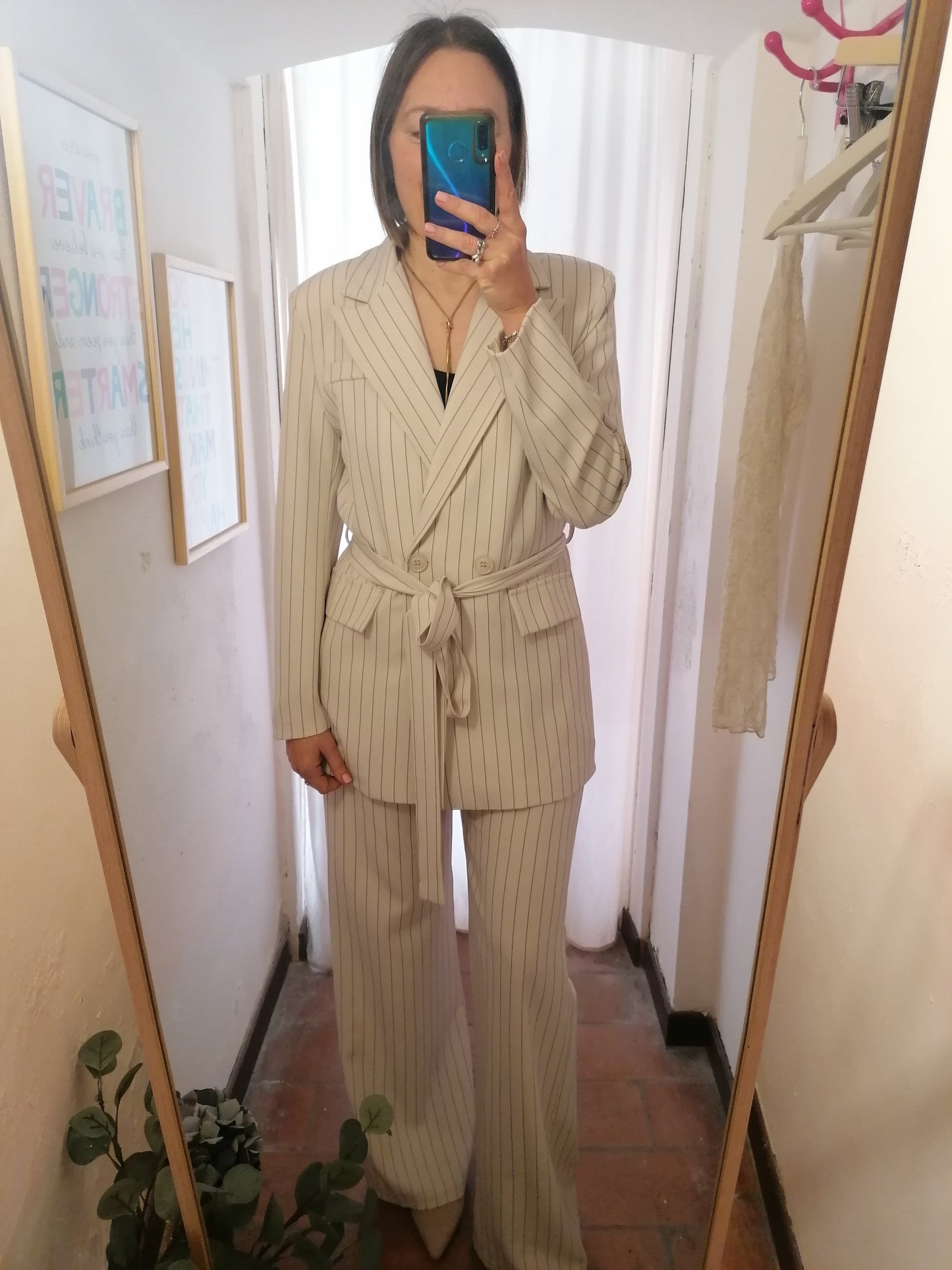 Completo elegante rigato blazer + pantalone palazzo burro