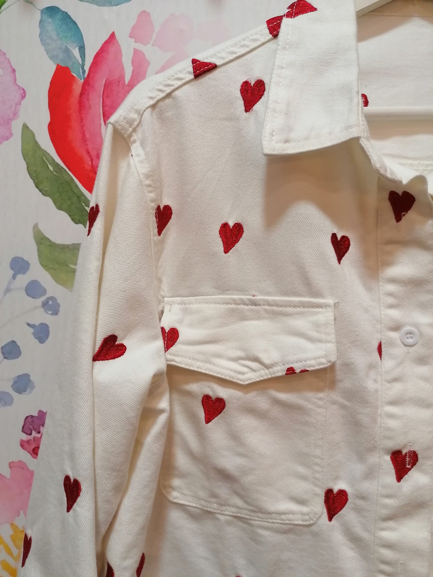 Overshirt camicia strutturata denim con cuori ricamati rosa