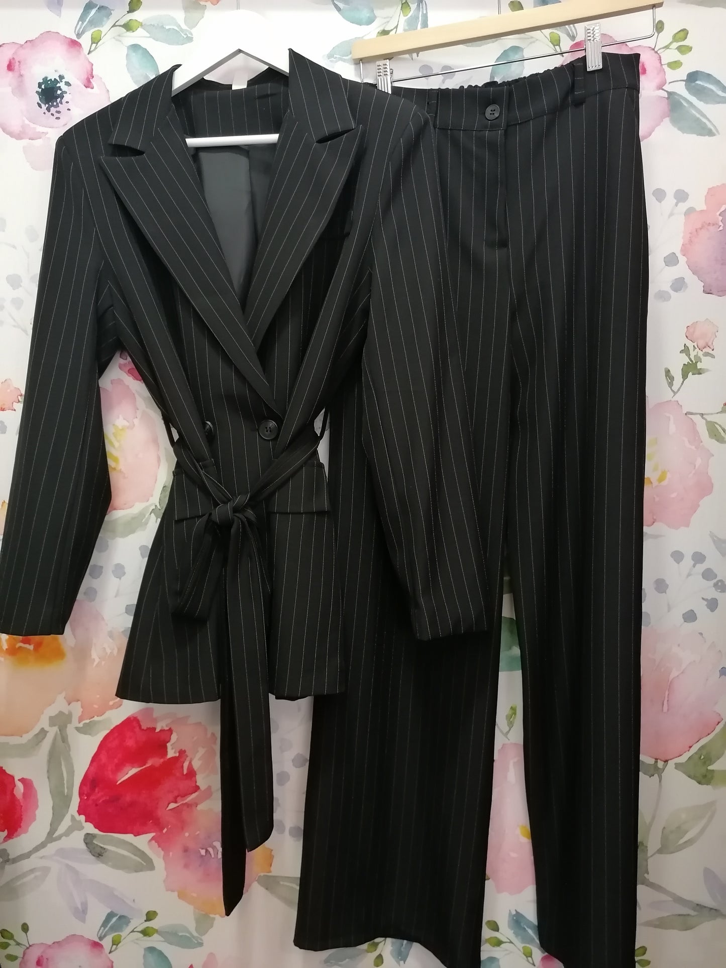 Completo elegante rigato blazer + pantalone palazzo nero