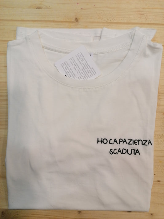 T-shirt ricamata HO LA PAZIENZA SCADUTA