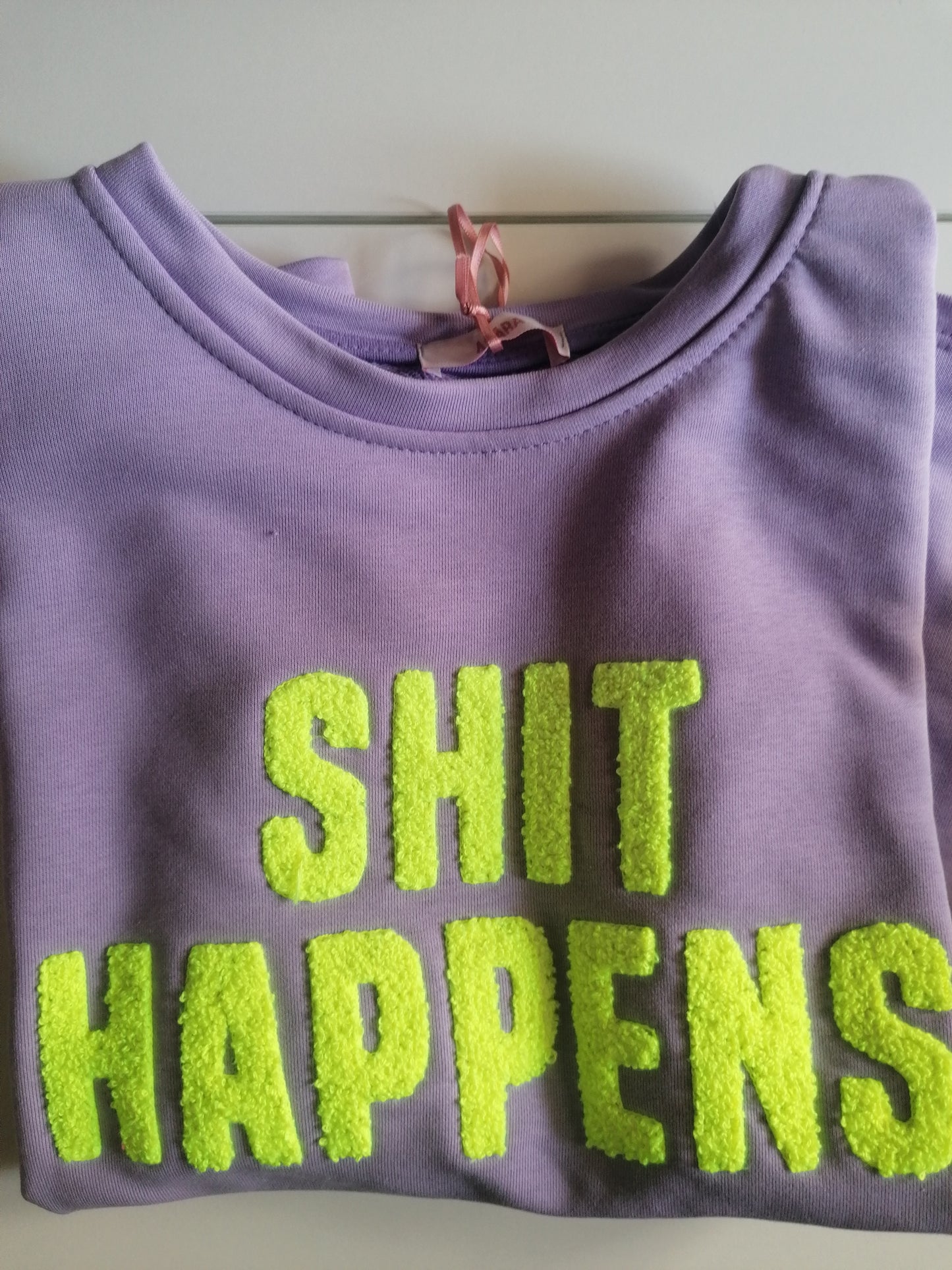 Felpa garzata maniche corte SHIT HAPPENS